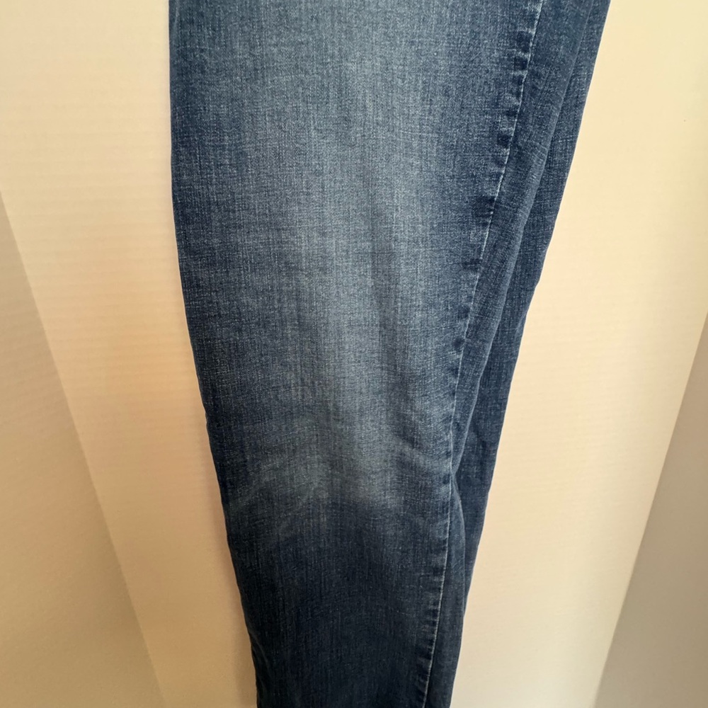 Women's Levi Jeans